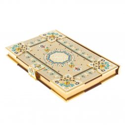 Коран на арабском языке в позолоченном окладе с четками