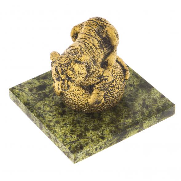 Фигурка &amp;quot;Тигр на шаре&amp;quot; на подставке из камня 122286