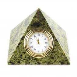 Настольные часы "Пирамида" из камня змеевик 8х8х7 см