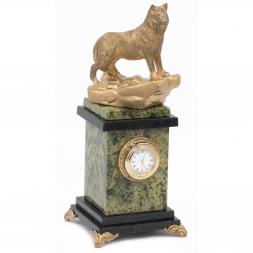 Часы &amp;quot;Волк на камне&amp;quot; змеевик