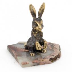 Сувенир из бронзы на подставке из яшмы "Зайчик"