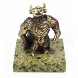 Статуэтка из бронзы "Бык супергерой" на подставке из змеевика