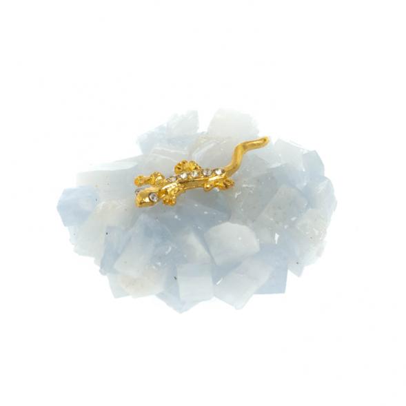 Магнит с ящерицей из камня голубой кальцит 5х5х1 см 128296