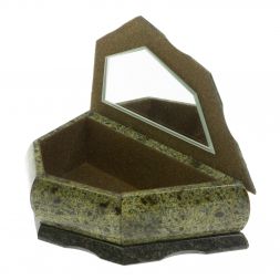 Шкатулка из змеевика с ящерицей 14х9х7,5 см