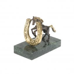 Статуэтка &amp;quot;Конь на дыбах с подковой на удачу&amp;quot; шабровский змеевик