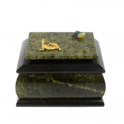 Шкатулка из баженовского змеевика 12х9,5х7 см